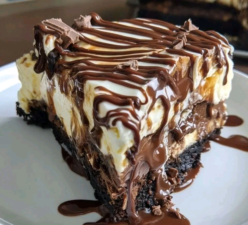 Hot Fudge Sundae Brownie Cheesecake
